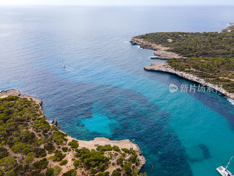 Cala Mondrago，位于西班牙巴利阿里群岛马略卡岛的Mondrago自然公园